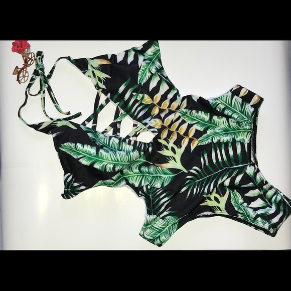 One piece swimsuit vibrant green color - Picture 1 of 6